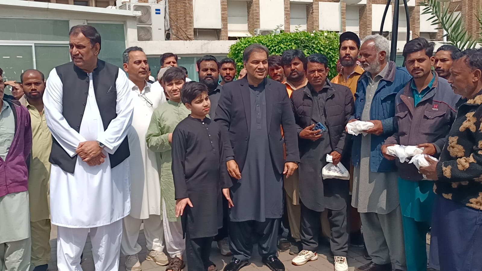 CDA Chairman Muhammad Ali Randhawa Celebrates Eid with Orphans at Edhi Foundation Home, Praises Police Vigilance in Islamabad