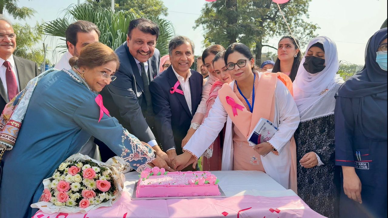 Capital Hospital Holds Academic Symposium to Raise Breast Cancer Awareness