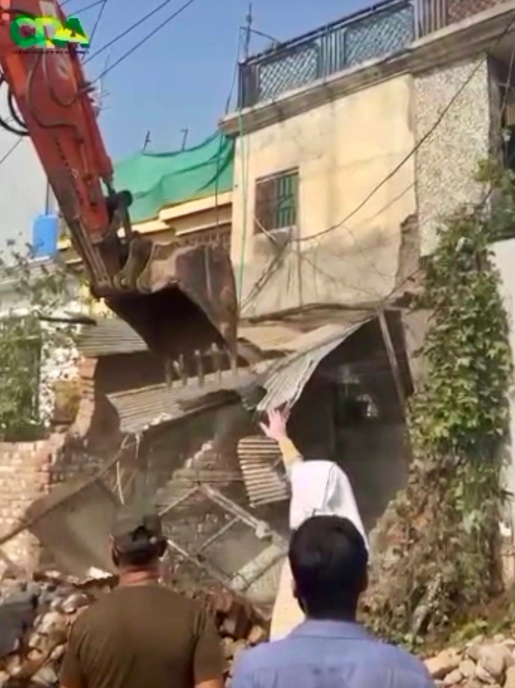 CDA's Comprehensive Anti-Encroachment Action Continues Along Islamabad Expressway East in Line with Policy of Encroachment-Free Islamabad